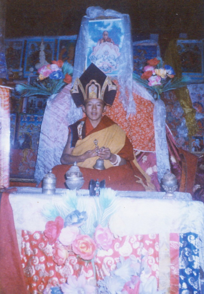在虾扎寺主持法会